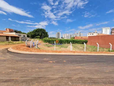 Lote/Terreno à venda, 242m² no Vila Aviação, Bauru