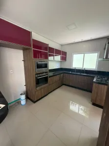 Casa de Condomínio com 3 Quartos para alugar, 200m² no Jardim Imperial, Cuiabá