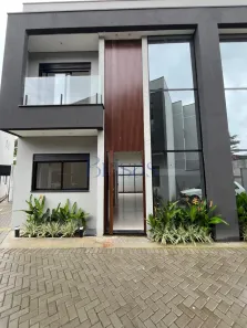 Sobrado com 4 Quartos à venda, 150m² no Boiçucanga, São Sebastião