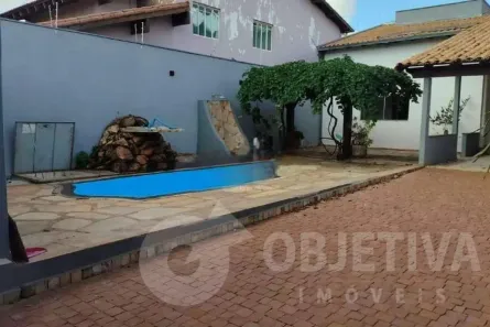 Casa com 3 Quartos para alugar, 160m² no Jardim Karaíba, Uberlândia