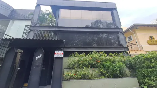 Prédio Comercial com 10 Quartos para alugar, 500m² no Pacaembu, São Paulo