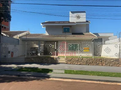 Sobrado com 4 Quartos à venda, 390m² no Vila Marumby, Maringá