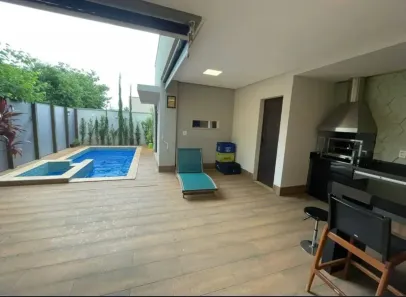 Casa de Condomínio com 3 Quartos para alugar, 235m² no Jardins Valência, Goiânia