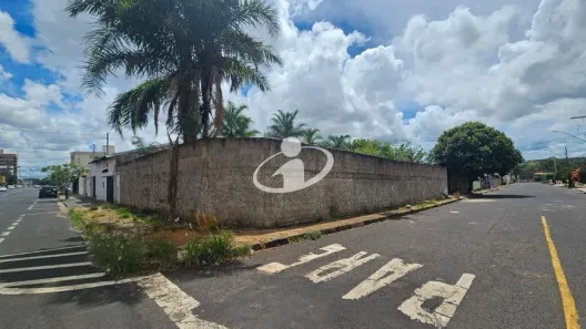 Lote/Terreno à venda, 360m² no Santa Mônica, Uberlândia