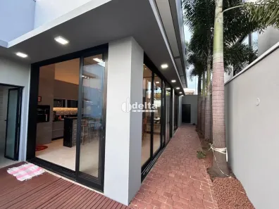 Casa de Condomínio com 3 Quartos à venda, 227m² no Granja Marileusa, Uberlândia