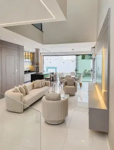 Casa com 4 Quartos para alugar, 360m² no Ponta Negra, Manaus