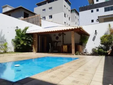 Casa com 4 Quartos à venda, 360m² no Cabral, Contagem