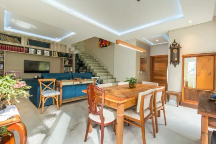 Sobrado com 4 Quartos para alugar, 300m² no Umbará, Curitiba