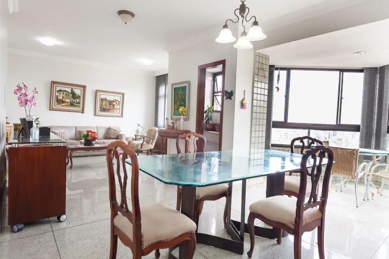 Apartamento com 4 quartos — Sion, Belo Horizonte