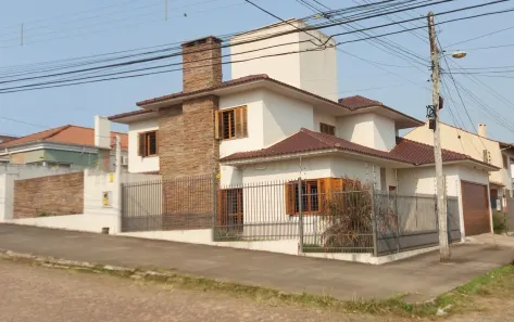 Casa com 3 Quartos para alugar, 260m² no São José, Bagé
