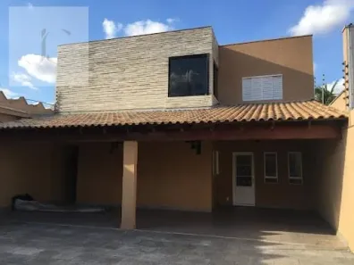 Sobrado com 4 Quartos para venda ou aluguel, 210m² no Cidade Alta, Cuiabá