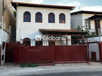 Casa com 4 Quartos para alugar, 180m² no Centro, Montes Claros