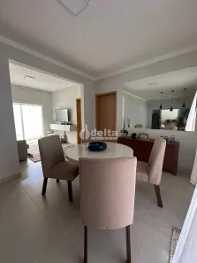 Casa com 3 Quartos à venda, 327m² no Chácaras Tubalina e Quartel, Uberlândia