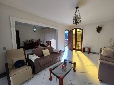 Casa com 3 Quartos à venda, 222m² no Caiçaras, Belo Horizonte