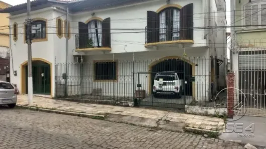 Casa com 4 Quartos à venda, 268m² no Centro, Resende
