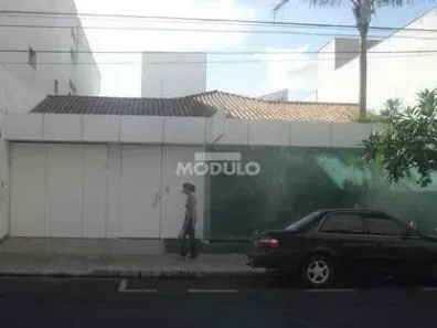 Prédio Comercial para alugar, 600m² no Nossa Senhora Aparecida, Uberlândia
