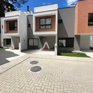 Sobrado com 2 Quartos para alugar, 120m² no Santa Cândida, Curitiba