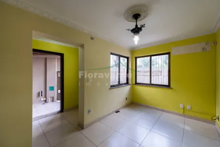 Casa com 3 Quartos para alugar, 178m² no Embaré, Santos