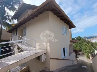 Casa com 5 Quartos para alugar, 240m² no Trindade, Florianópolis