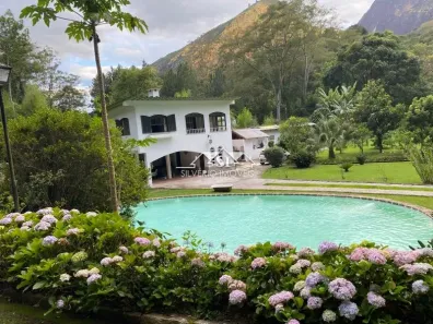 Casa com 3 Quartos para alugar, 200m² no Araras, Petrópolis