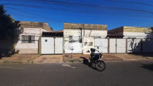 Casa com 2 Quartos para alugar, 60m² no Planalto, Uberlândia