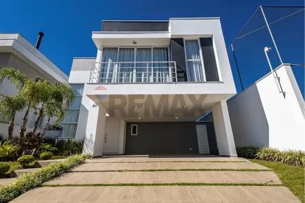 Casa de Condomínio com 4 Quartos para alugar, 211m² no Tingui, Curitiba