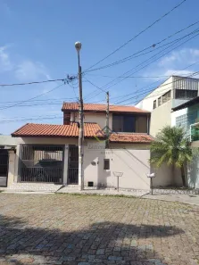 Sobrado com 5 Quartos à venda, 224m² no Vila Bela Vista, Suzano