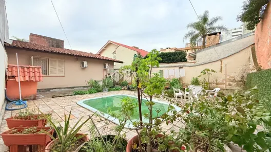 Casa com 3 Quartos à venda, 180m² no Passo da Areia, Porto Alegre