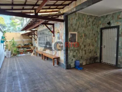 Casa com 4 Quartos à venda, 360m² no Vila Valqueire, Rio de Janeiro