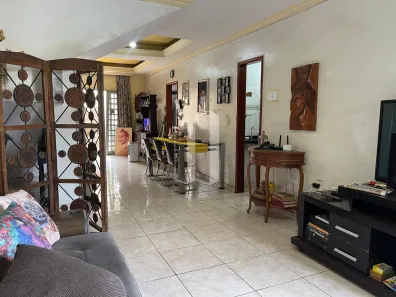 Casa com 5 Quartos à venda, 180m² no Jardim Planalto, Goiânia