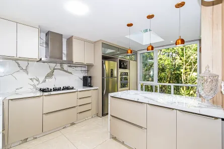 Sobrado com 4 Quartos à venda, 148m² no Santa Cândida, Curitiba