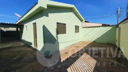 Casa com 3 Quartos para alugar, 60m² no Santa Rosa, Uberlândia