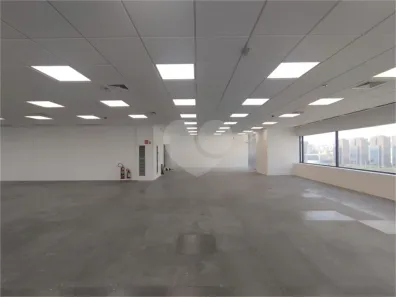 Sala Comercial para alugar, 789m² no Parque Industrial Tomas Edson, São Paulo