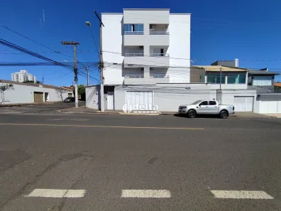 Apartamento com 2 Quartos para alugar, 60m² no Segismundo Pereira, Uberlândia