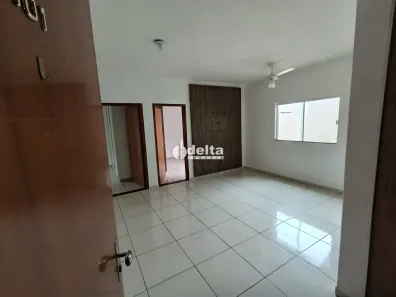 Apartamento com 2 Quartos para alugar, 71m² no Presidente Roosevelt, Uberlândia