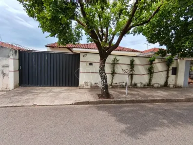 Casa com 3 Quartos para alugar, 119m² no Centro, Araraquara
