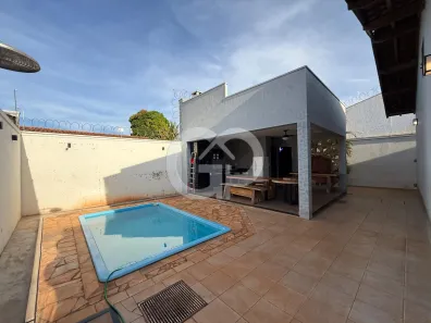 Casa com 3 Quartos à venda, 158m² no Vila Alvorada, Uberaba