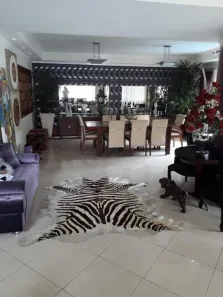 Sobrado com 4 Quartos à venda, 390m² no Vilagge Capricio, Louveira