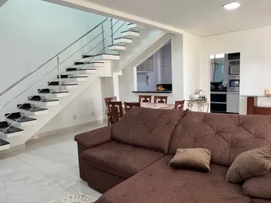 Sobrado com 3 Quartos à venda, 150m² no Village Veneza, Goiânia
