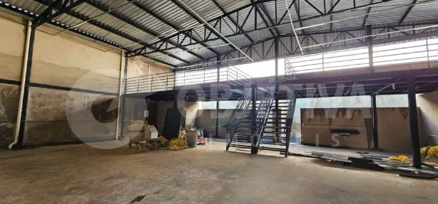 Galpão/Depósito/Armazém para alugar, 216m² no Novo Mundo, Uberlândia