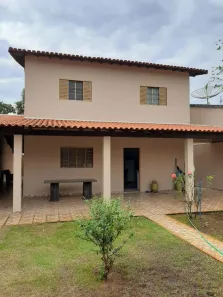 Sobrado com 4 Quartos à venda, 230m² no Cidade Jardim, Uberlândia