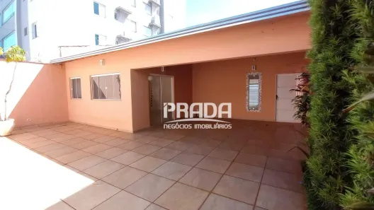 Casa com 3 Quartos à venda, 228m² no Umuarama, Uberlândia