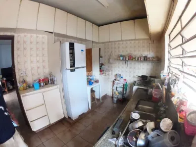 Casa com 3 Quartos à venda, 240m² no Vila Siam, Londrina