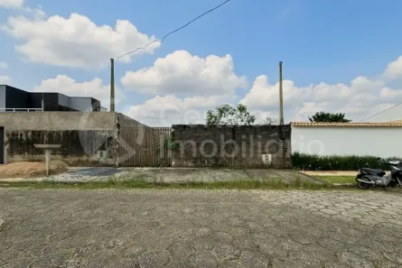 Lote/Terreno à venda, 340m² no Estância Balneária Maria Helena Novaes, Peruíbe
