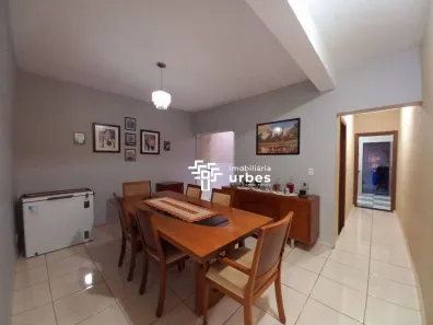 Casa com 3 Quartos à venda, 250m² no Jardim Santo Antônio, Americana