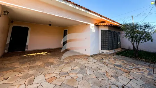 Casa com 3 Quartos à venda, 210m² no Bairro das Bandeiras, Araçatuba