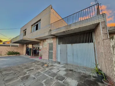 Sobrado com 4 Quartos à venda, 300m² no Capão da Imbuia, Curitiba