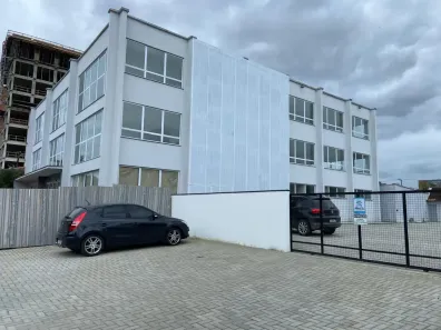 Prédio Residencial para alugar, 500m² no América, Joinville