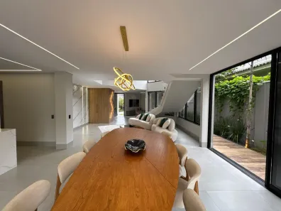 Sobrado com 3 Quartos à venda, 287m² no Jardins Madri, Goiânia