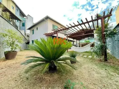Casa com 4 Quartos para alugar, 300m² no Cabral, Contagem